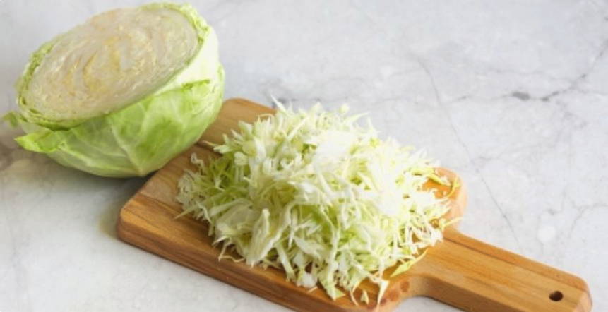 Салат из капусты, редиса и огурца