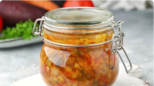 Икра из баклажанов кусочками «Пальчики оближешь» на зиму