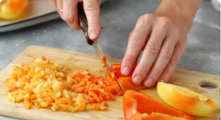 Икра из баклажанов кусочками «Пальчики оближешь» на зиму
