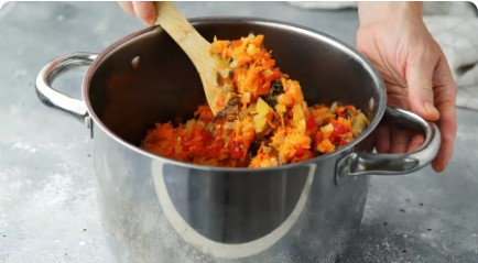 Икра из баклажанов кусочками «Пальчики оближешь» на зиму