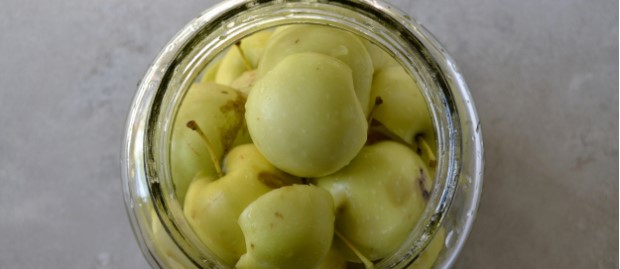 Маринованные яблоки с корицей в банках на зиму