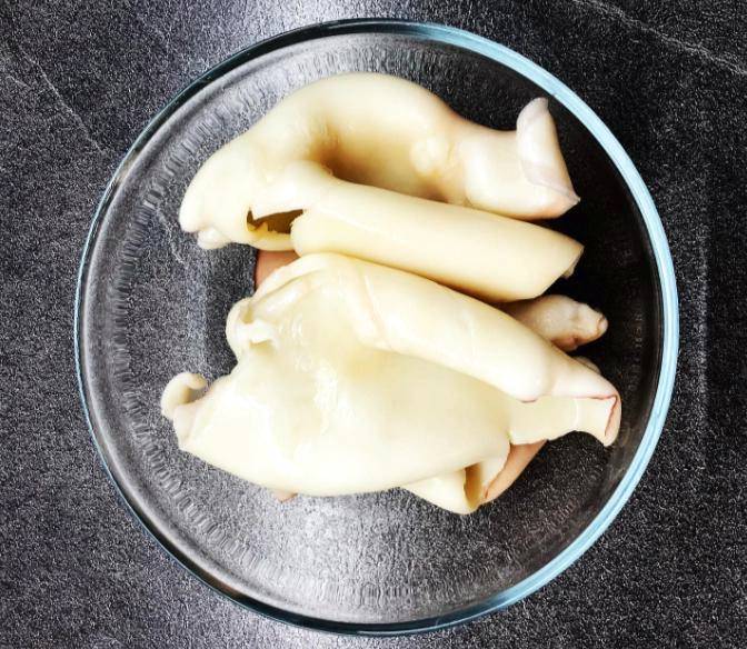 Китайский салат с кальмарами и огурцами