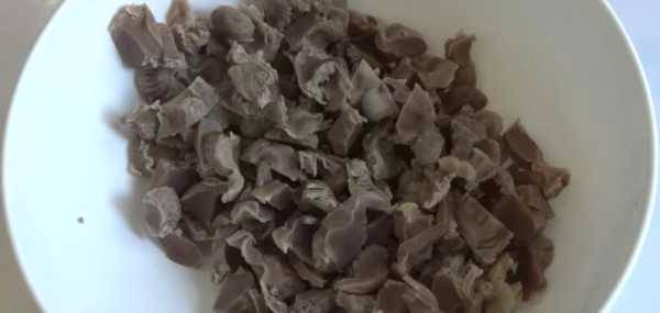 Жареные куриные желудки с луком