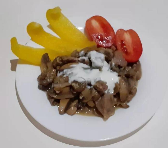 Куриные желудки с грибами