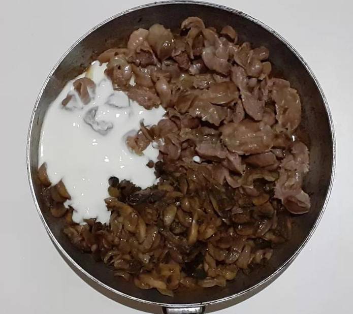 Куриные желудки с грибами