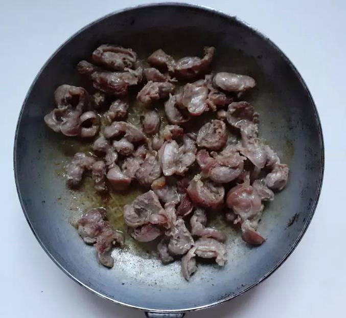 Куриные желудки с грибами