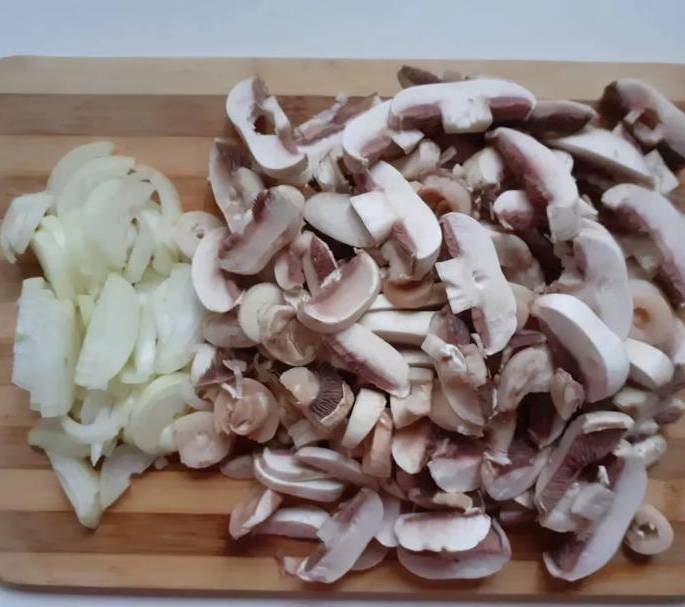 Куриные желудки с грибами