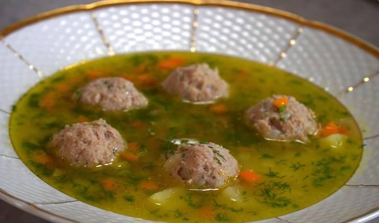 Суп с фрикадельками из индейки и рисом
