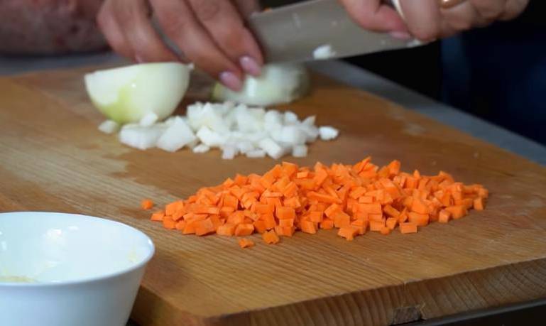 Суп с фрикадельками из индейки и рисом