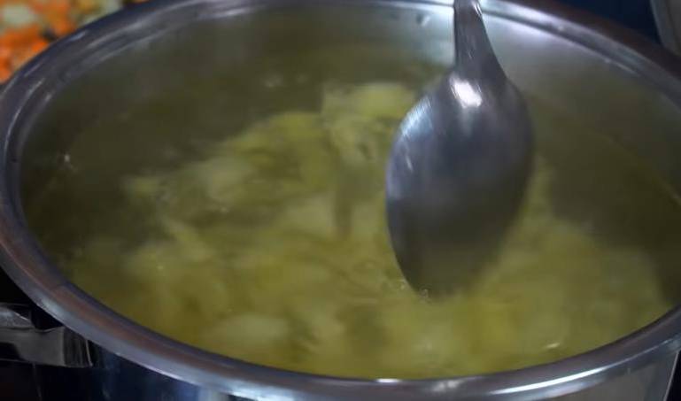 Суп с фрикадельками из индейки и рисом