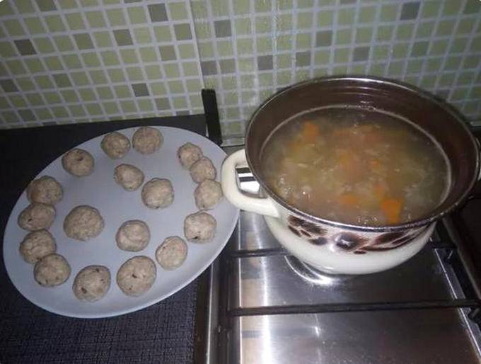 Суп с рыбными фрикадельками и рисом