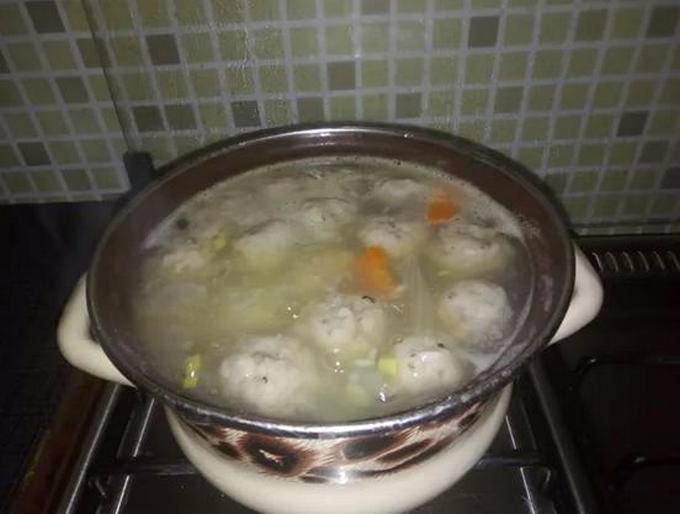 Суп с рыбными фрикадельками и рисом