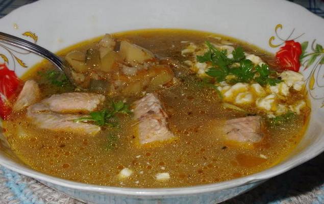 Рыбный суп с перловкой и картошкой