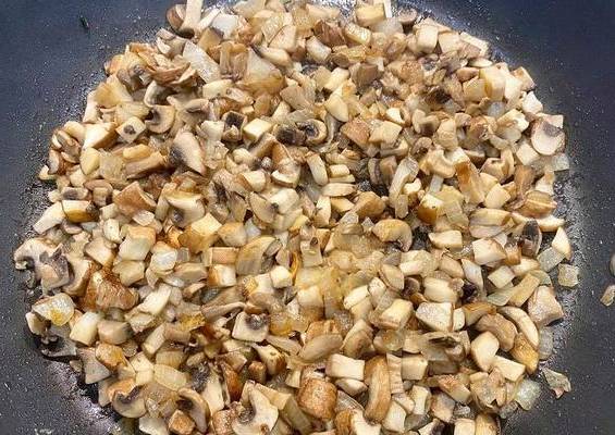 Суп из шампиньонов с картофелем и сыром