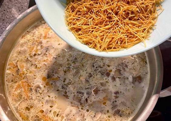 Суп из шампиньонов с картофелем и сыром