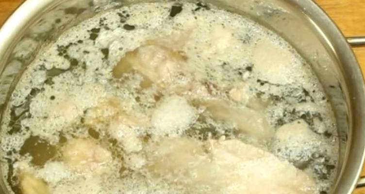 Фасолевый суп с курицей и картошкой