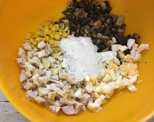 ПП салат с курицей и кукурузой