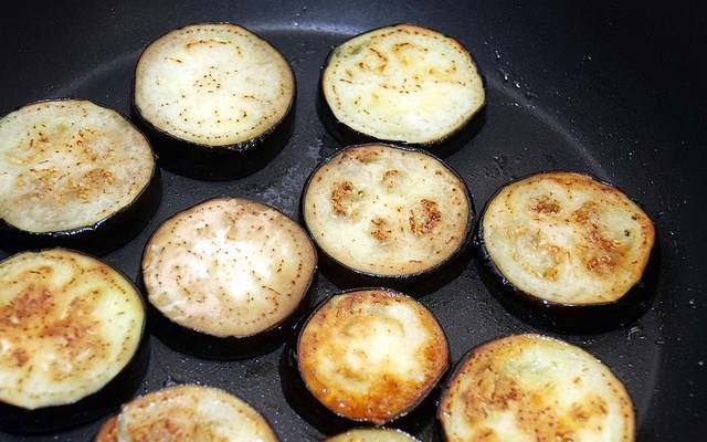 Овощной салат с жареными баклажанами