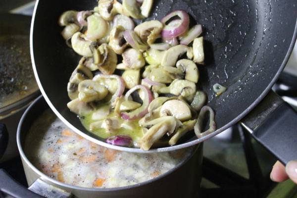 Гречневый суп с грибами и картофелем