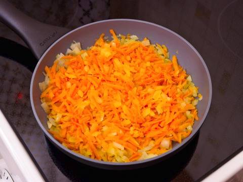 Суп с чечевицей, картофелем и курицей