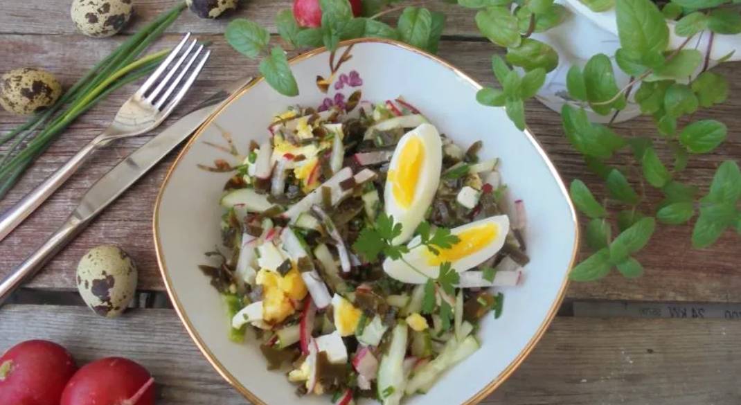ПП салат с морской капустой и яйцом