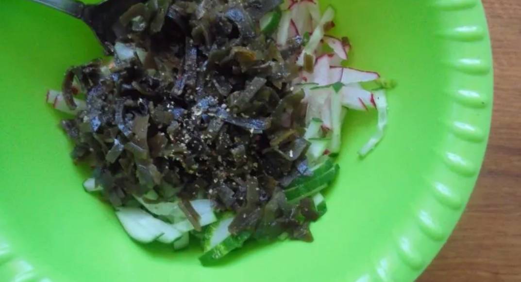 ПП салат с морской капустой и яйцом
