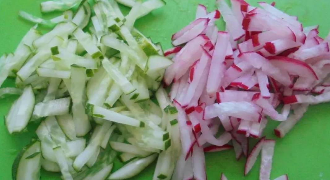 ПП салат с морской капустой и яйцом