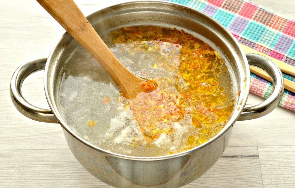 Суп со свининой, рисом и картофелем