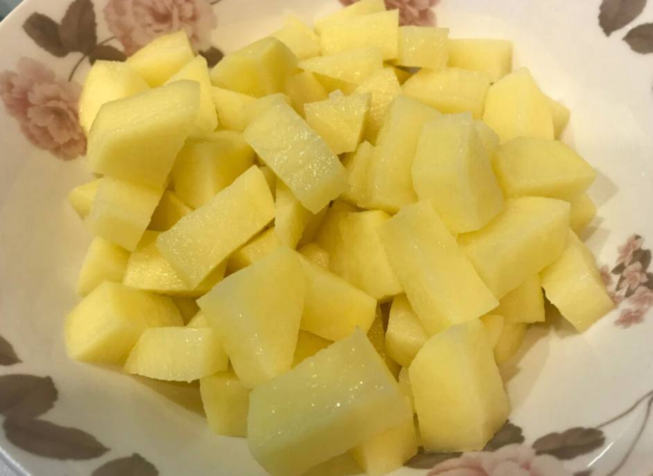 Суп с килькой в томатном соусе с картошкой и рисом