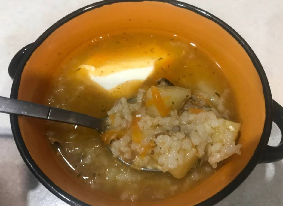 Суп с килькой в томатном соусе с картошкой и рисом