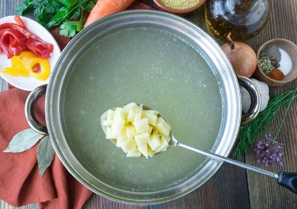 Пшенный суп с курицей и картошкой