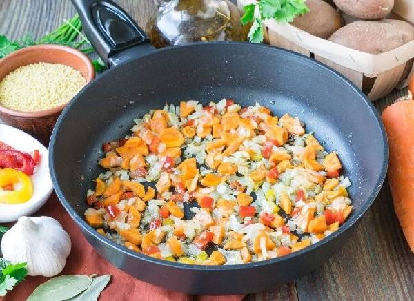 Пшенный суп с курицей и картошкой