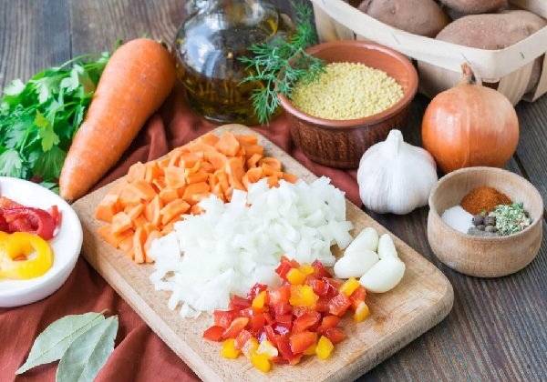 Пшенный суп с курицей и картошкой