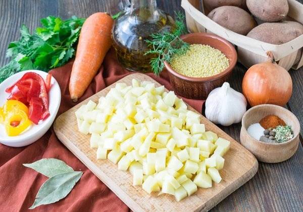 Пшенный суп с курицей и картошкой