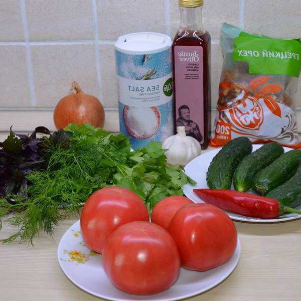 Овощной салат с кинзой
