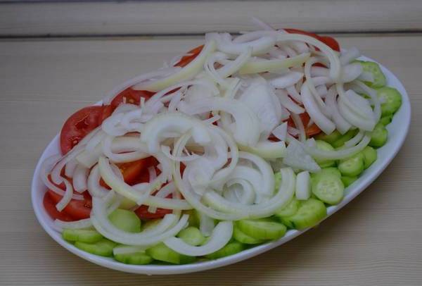 Овощной салат с кинзой
