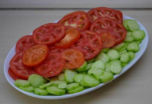 Овощной салат с кинзой