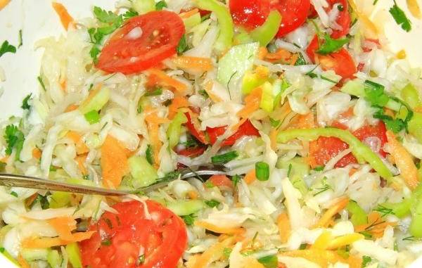 Овощной салат с капустой и овощами