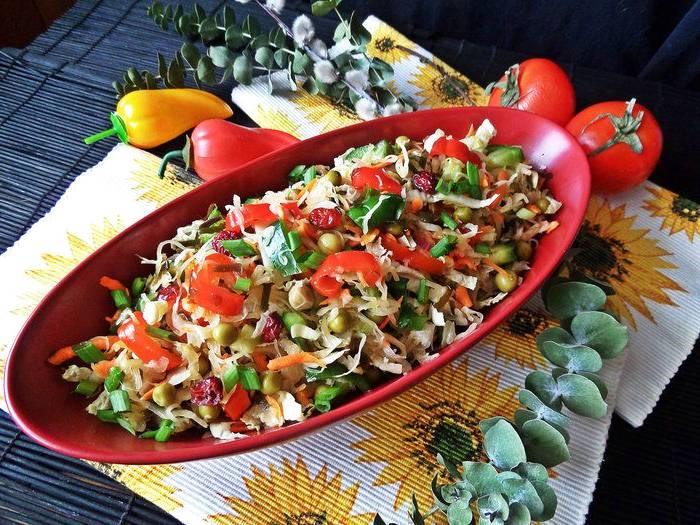 Овощной салат с капустой