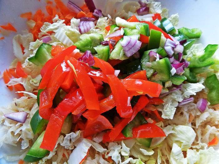 Овощной салат с капустой