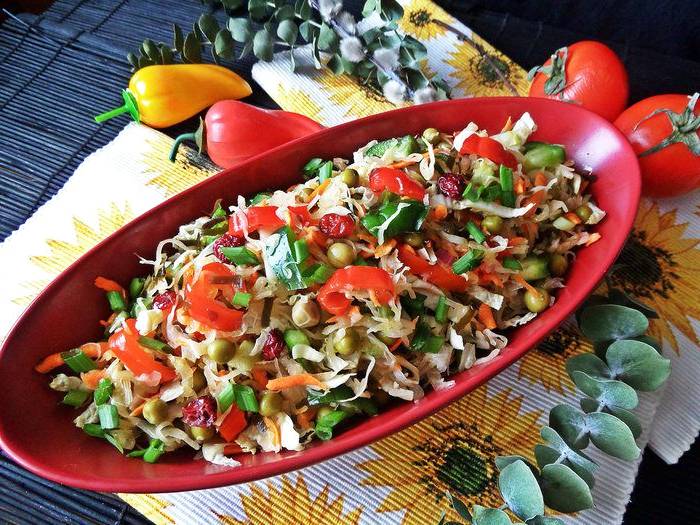 Овощной салат с капустой