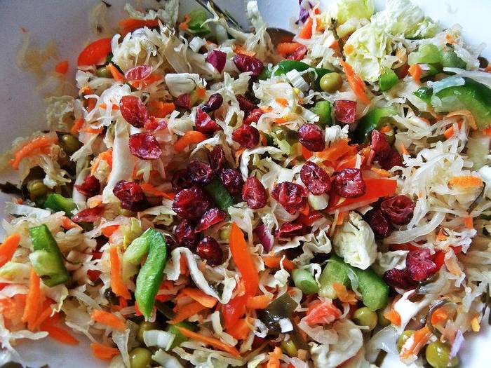 Овощной салат с капустой