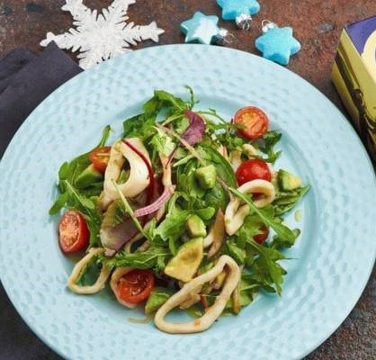 Овощной салат с кальмарами