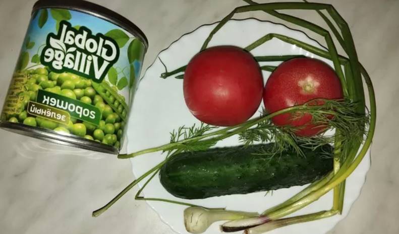 Овощной салат с зеленым горошком