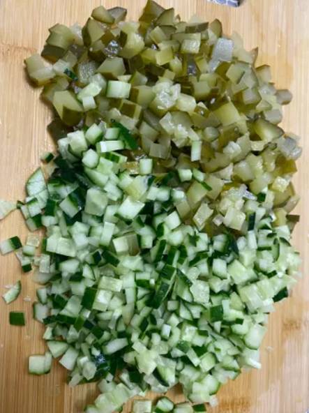 Мясной салат с колбасой классический