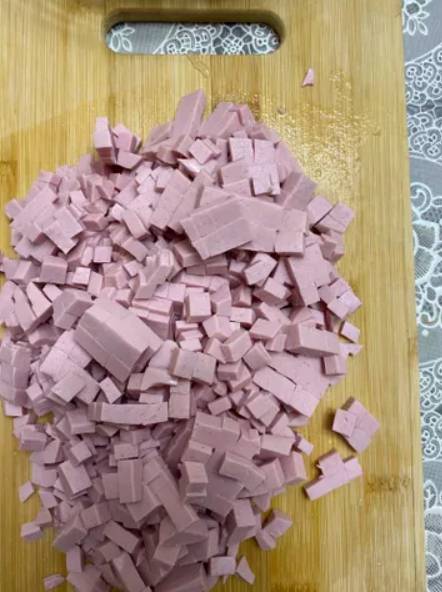 Мясной салат с колбасой классический