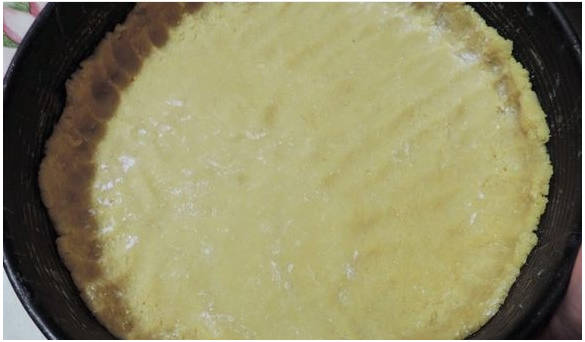 Песочный пирог с яблоками и корицей
