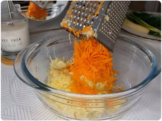 Вафли из овощей и сыра в вафельнице