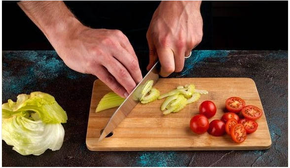 Горячий салат с креветками