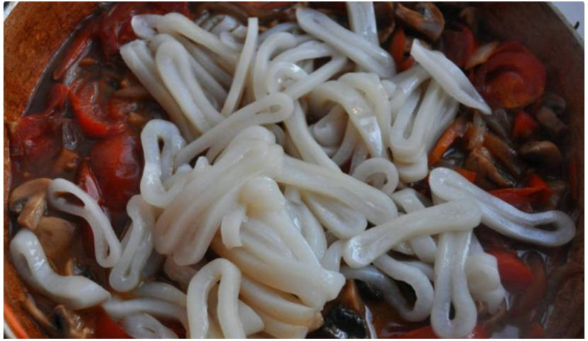 Горячий салат с кальмарами
